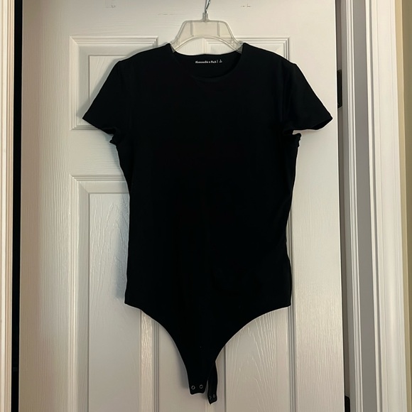 Abercrombie and Fitch Short-Sleeve Cotton-Blend
Seamless Fabric Crew Bodysuit - Picture 1 of 5